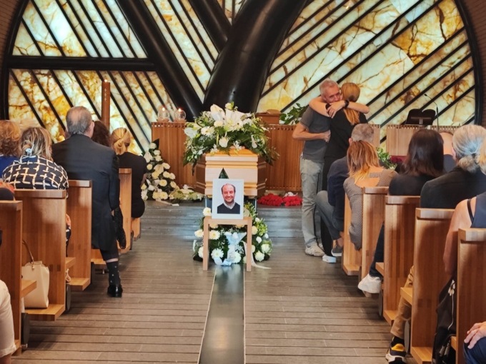 L’ultimo saluto al noto ristoratore Roberto Mapelli, morto a 49 anni