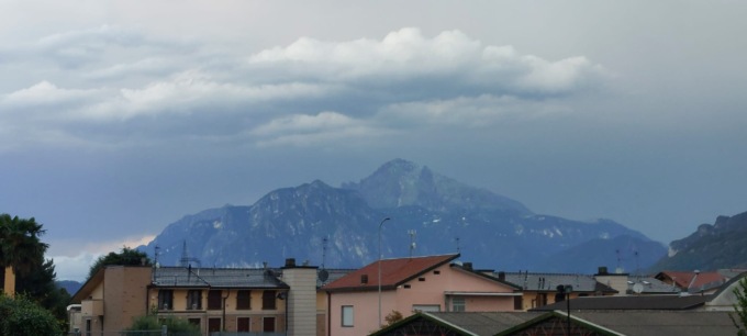 La Grignetta imbiancata da una maxi grandinata
