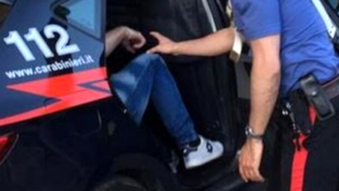 Maltrattavano bimbo di due anni: arrestata la madre e il compagno