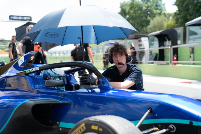 Dal garage di casa ai box della Formula 4, Luca Di Modugno insegue il suo sogno