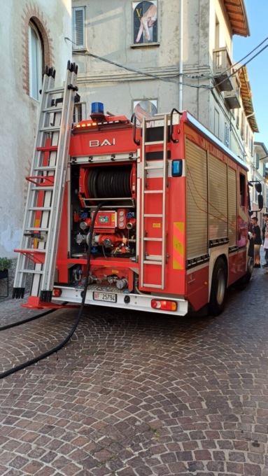 Lascia il fuoco acceso, resta intossicato