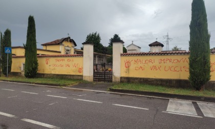 Altro attacco "no vax" nel Meratese: vandalizzato il cimitero di Verderio