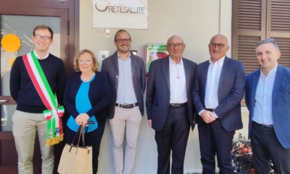 Novate, inaugurato un defibrillatore Dae in piazza Vittorio Veneto