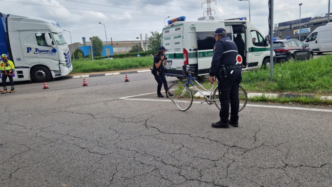 Travolto in sella alla sua bici, grave un 80enne