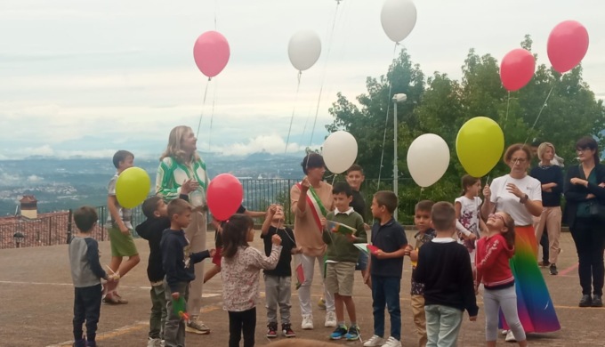 Colle Brianza, il caloroso benvenuto del sindaco ai bambini della primaria