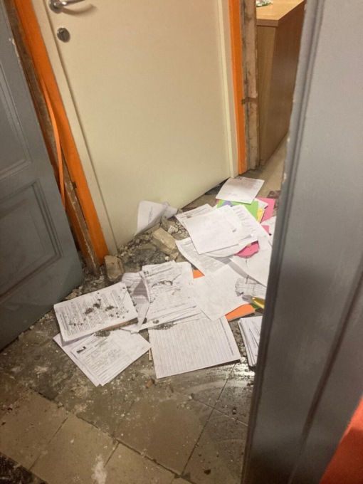 Spaccata all’asilo parrocchiale, i ladri rubano pc e casse audio