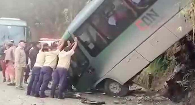 Autobus precipitato in perù