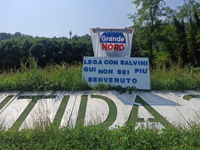Alla vigilia del raduno della Lega a Pontida c’è chi scrive: “Salvini non sei più benvenuto”