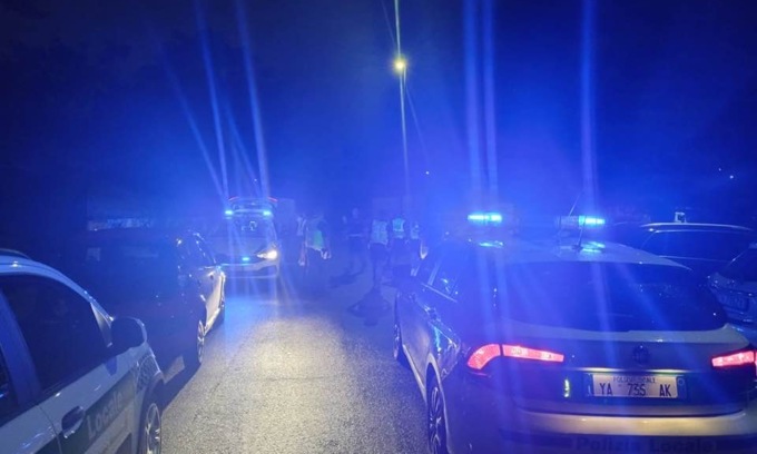 Si ribalta con l’auto e finisce nel fossato, paura per un anziana