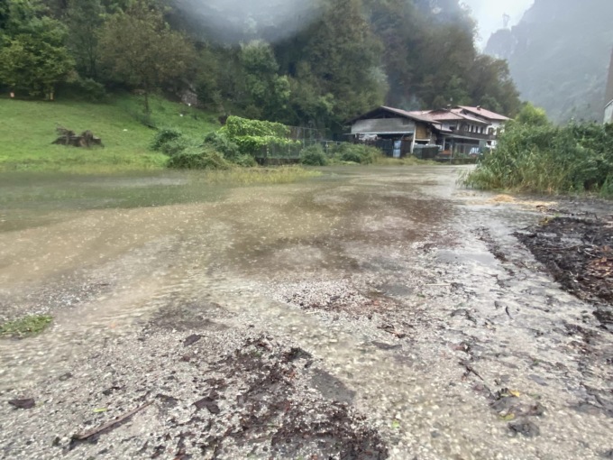 Cascate e torrenti gonfi: gli impressionanti VIDEO del nubifragio