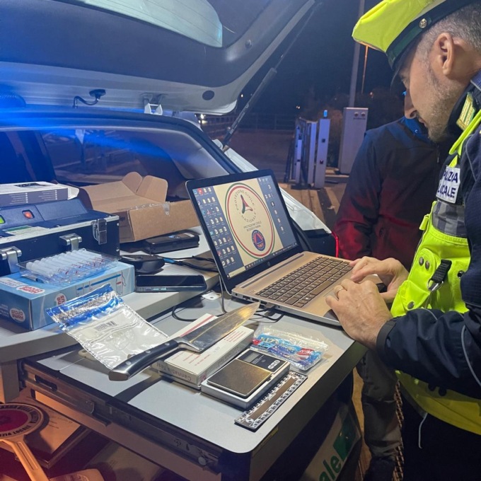 Proseguono i controlli della Polizia locale:  rinvenuto anche un coltello