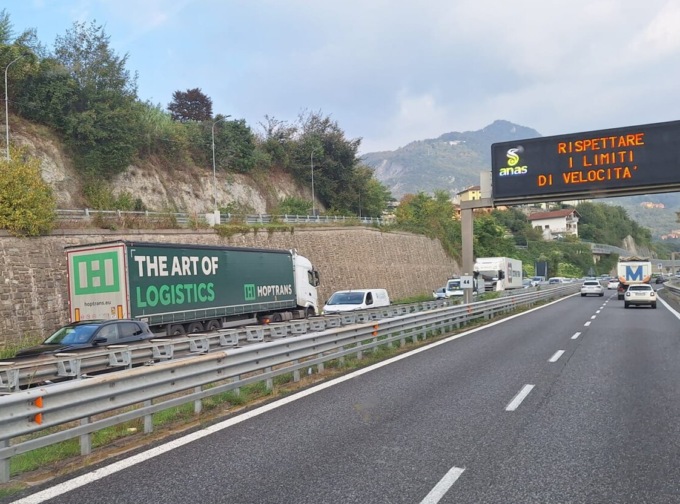 Tir in contromano sulla superstrada, grande spavento per gli automobilisti