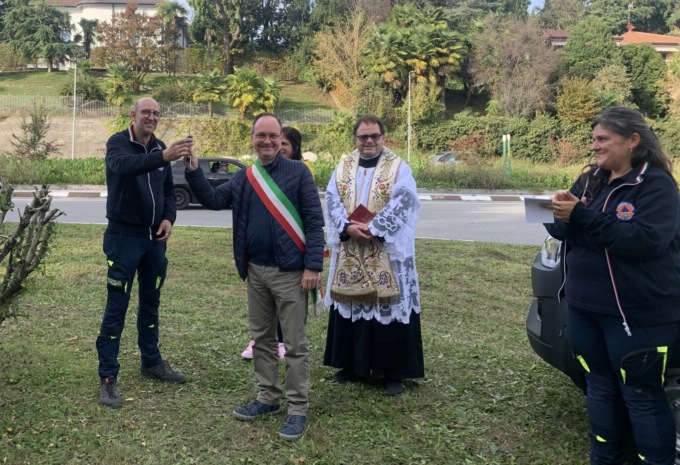 Inaugurato il nuovo mezzo della Protezione civile: “Ai volontari, tanta riconoscenza”