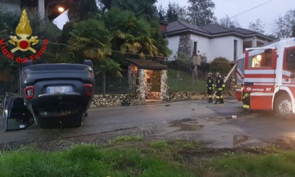 Auto si ribalta, ferita una ragazza