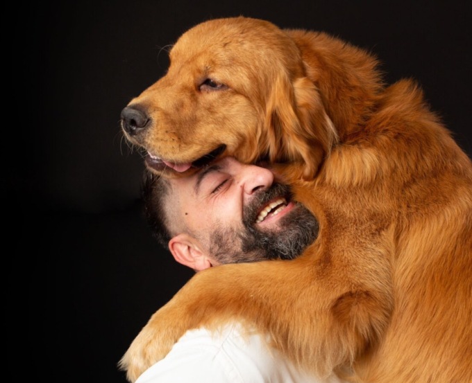Enzo, cane cieco ma straordinario, è riuscito a diventare educatore IL VIDEO
