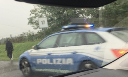 A piedi in Tangenziale Est, interviene la Polizia stradale