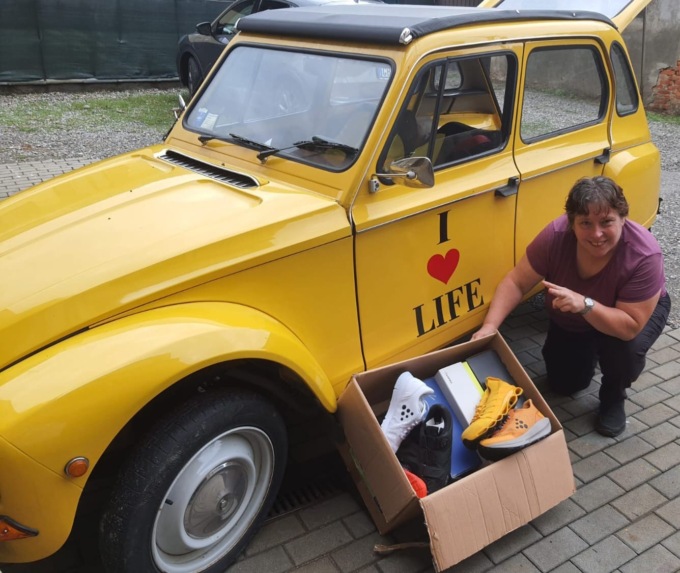 Aiuti in Ucraina… con un pacco di scarpe sinistre