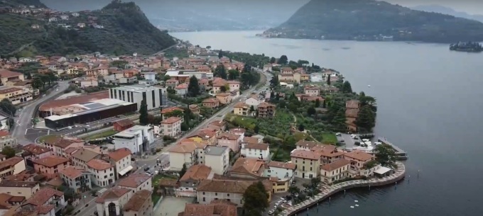“Dentro e fuori dal Comune” arriva sul lago d’Iseo, questa sera su Telecity