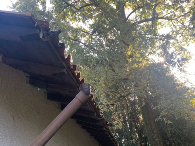 Strano bottino per i ladri: rubate grondaie e pluviali