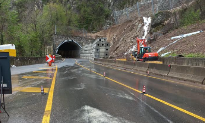 Riaperta la Lecco Ballabio, ma l’emergenza maltempo continua