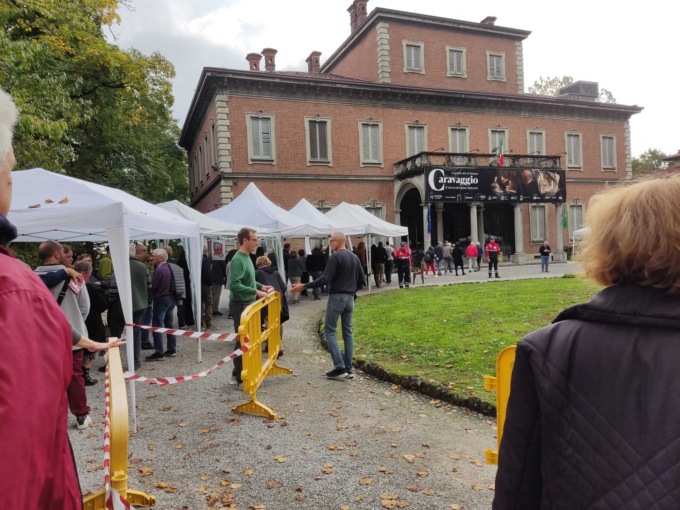 Narciso, una visitatrice: “In fila al freddo con la prenotazione e anche trattati male”