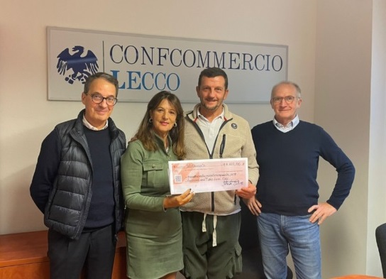 Confcommercio, nuova donazione al Nespolo grazie allo spettacolo dei Legnanesi