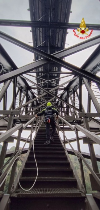 Senza sosta le ricerche di Matteo Rivolta al ponte di Paderno