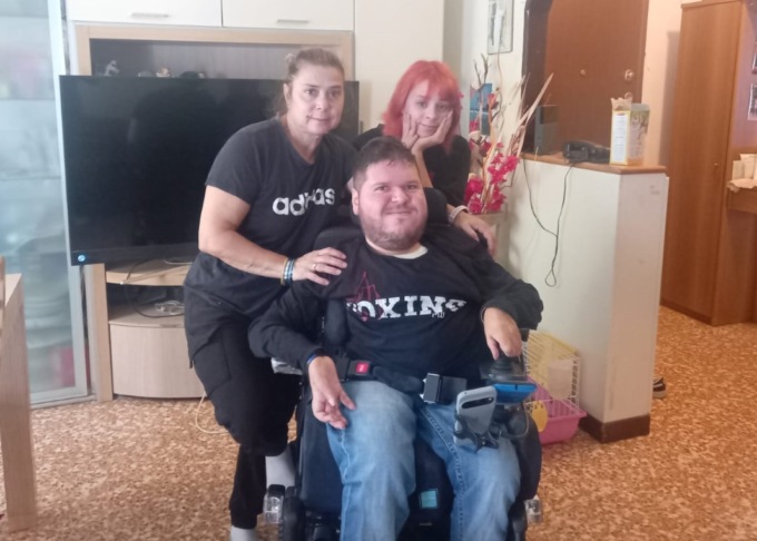 La denuncia di Simone Biondi: «Sono prigioniero in casa mia»