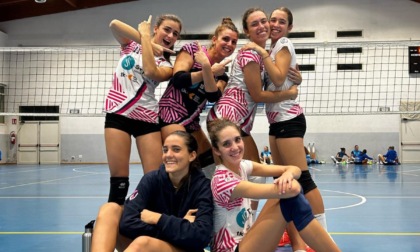 Sei sorelle in campo nella stessa squadra di pallavolo, una storia nata sotto rete