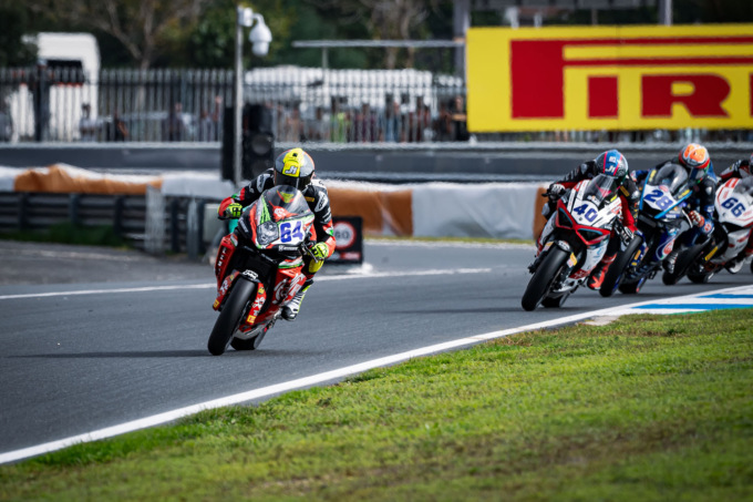 Federico Caricasulo ai piedi del podio nella gara di Estoril