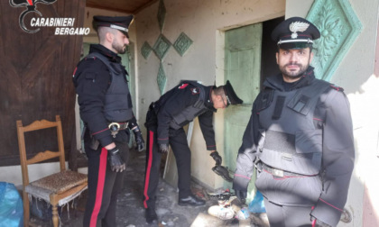 Edificio occupato abusivamente, blitz dei Carabinieri