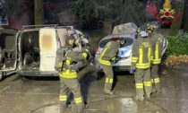 Tre auto in fiamme, indagini in corso per accertare le cause