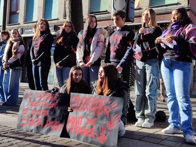 Studenti e studentesse dicono no alla violenza di genere