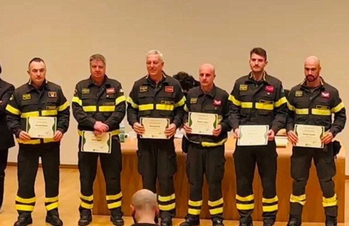 Tra gli “eroi” premiati da Regione Lombardia anche i Vigili del fuoco di Lecco