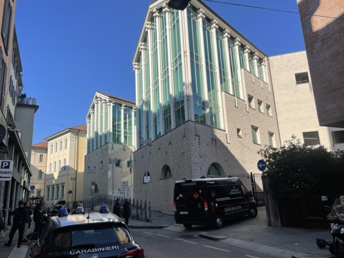 Allarme bomba in tribunale, il personale rientra nell’edificio