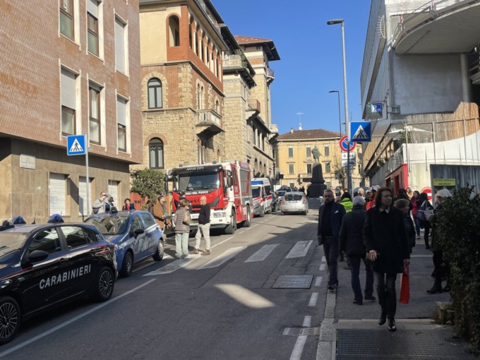 Allarme bomba in Tribunale, evacuato l’edificio
