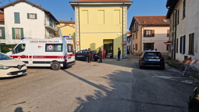 Rapina alle poste, dipendente legato e malmenato