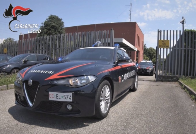 Coltiva e detiene marijuana in casa: arrestato un 40enne