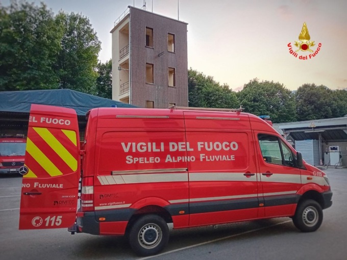 Cade sulla scala della Madonna del Sasso, soccorsa una donna