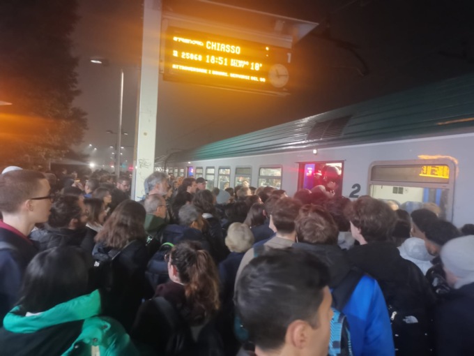 La vergogna dei nostri treni, cronaca di una serata da incubo FOTO e VIDEO