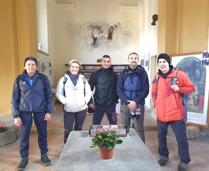 Teo e le Veline Grasse in visita alla chiesetta sull’Adda