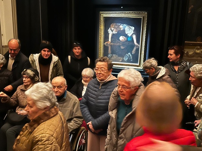 Gli anziani della Rsa in visita al Caravaggio