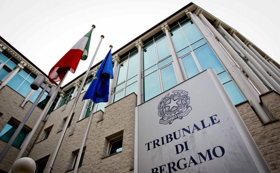 Abusava della figlia da quando aveva sei anni, 59enne a processo