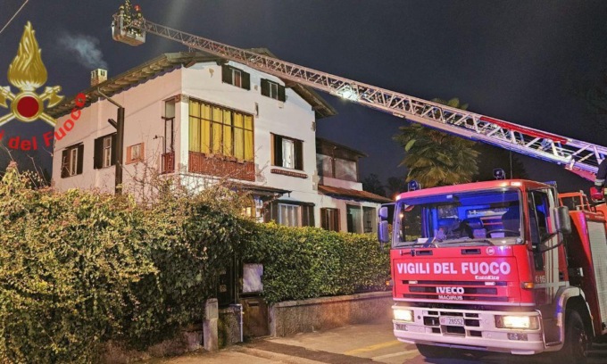 A fuoco una canna fumaria: intervengono i Vigili del fuoco