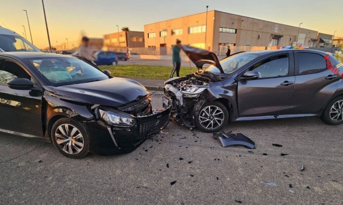 Frontale tra due auto: coinvolta anche una bambina