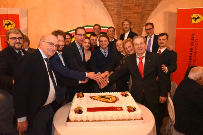 Il Natale si tinge di rosso per il Ferrari Club Caprino Bergamasco