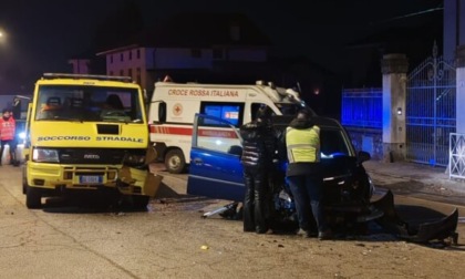 Grave incidente, schianto tra auto e carro attrezzi