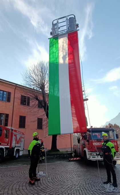 Santa Barbara: Lecco si stringe ai suoi Vigili del fuoco, eroi quotidiani