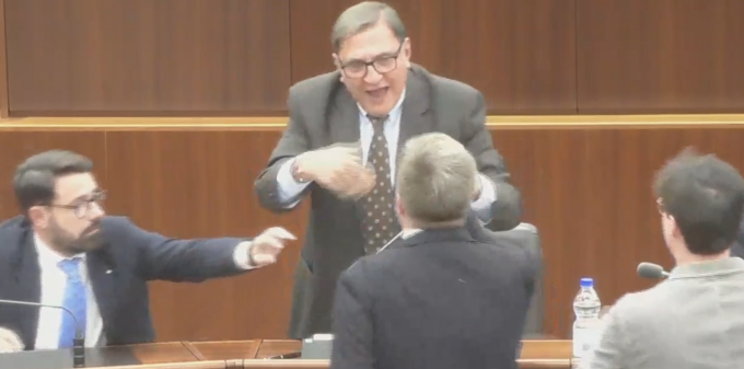 Mozione di censura per La Russa: è bagarre in aula