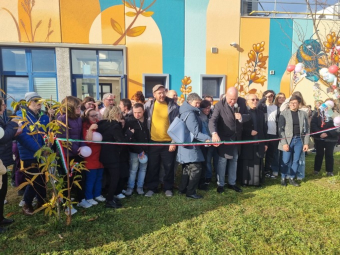 Inaugurato il nuovo murales di Casa Amica FOTO e VIDEO